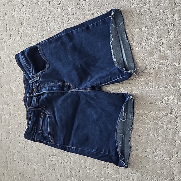 Levi's Jean Short - Picture 2 of 3